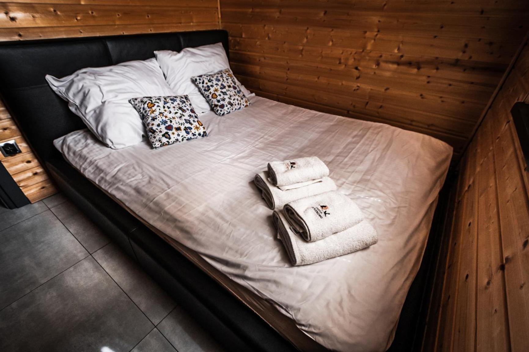 Osada Skoczkowo Komfortowe Domki Z Jacuzzi Nad Jeziorem- Sauna- Balia- Prywatny Staw Wedkarski Podiazy Dış mekan fotoğraf